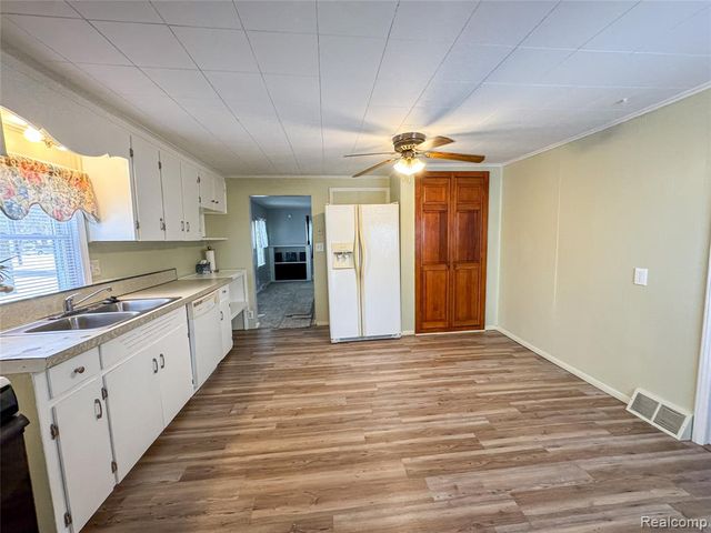 3433 Camden Avenue, Burton, MI 48529