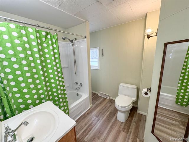 3433 Camden Avenue, Burton, MI 48529