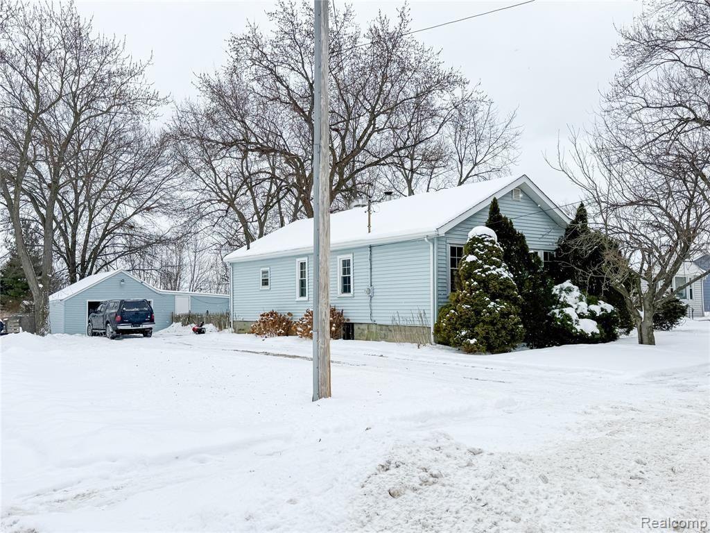 3433 Camden Avenue, Burton, MI 48529