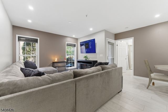 2108 Schindler Ln, Wayne Twp., NJ 07470