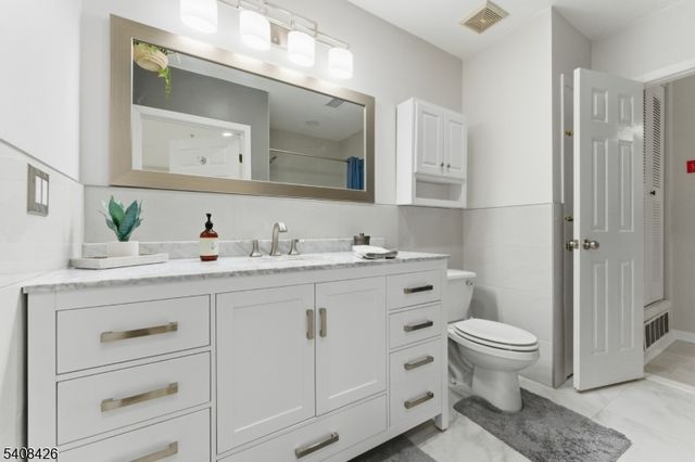 2108 Schindler Ln, Wayne Twp., NJ 07470