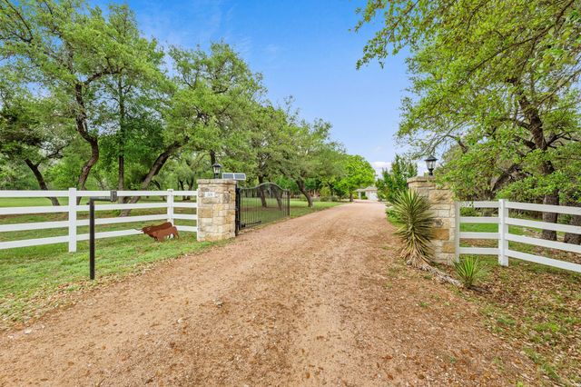 201 Shady Oaks TRL, Liberty Hill, TX 78642