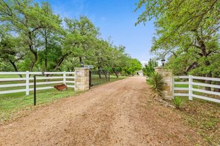 201 Shady Oaks TRL, Liberty Hill, TX 78642