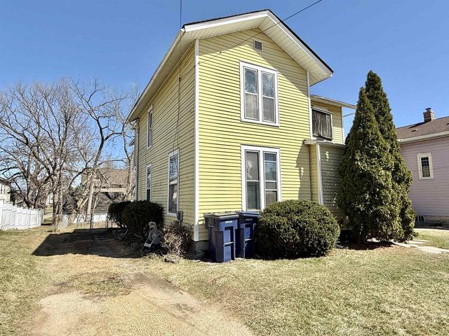 414 N High Street, Janesville, WI 53548
