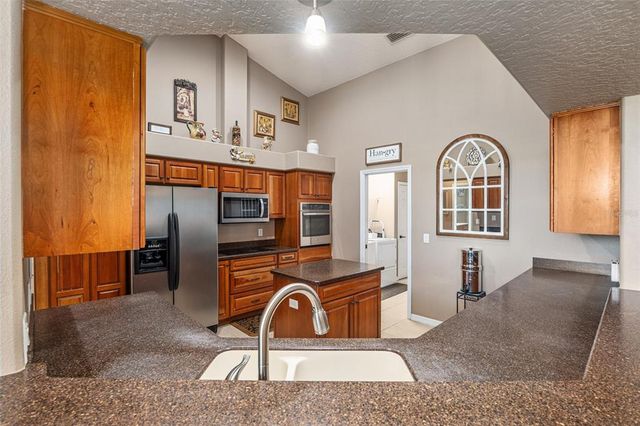 4027 N C 470, Lake Panasoffkee, FL 33538