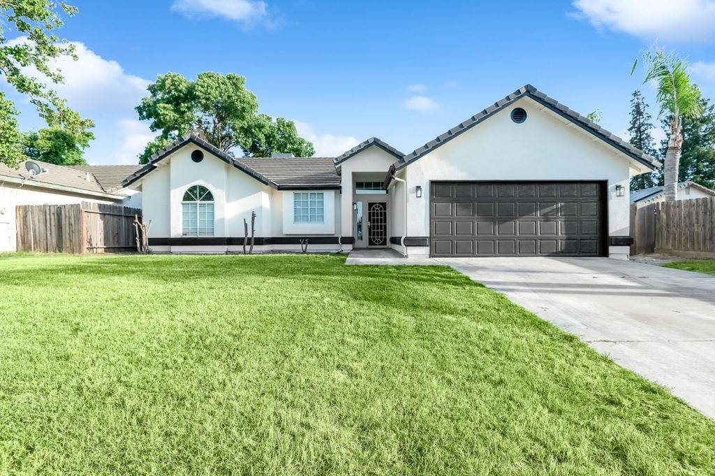 Image 1 of property listing at 1509 E Vine Court, Visalia, CA 93292
