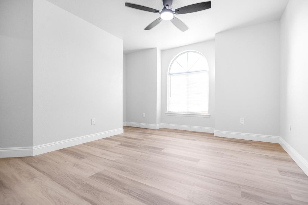 Image 14 of property listing at 1509 E Vine Court, Visalia, CA 93292