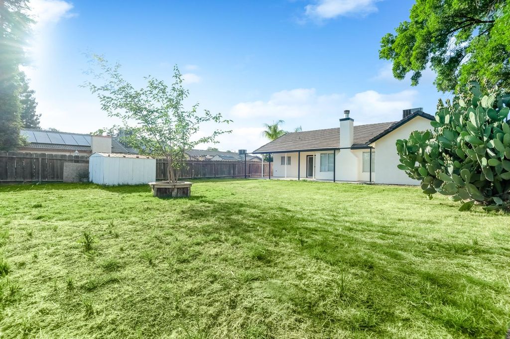 Image 16 of property listing at 1509 E Vine Court, Visalia, CA 93292