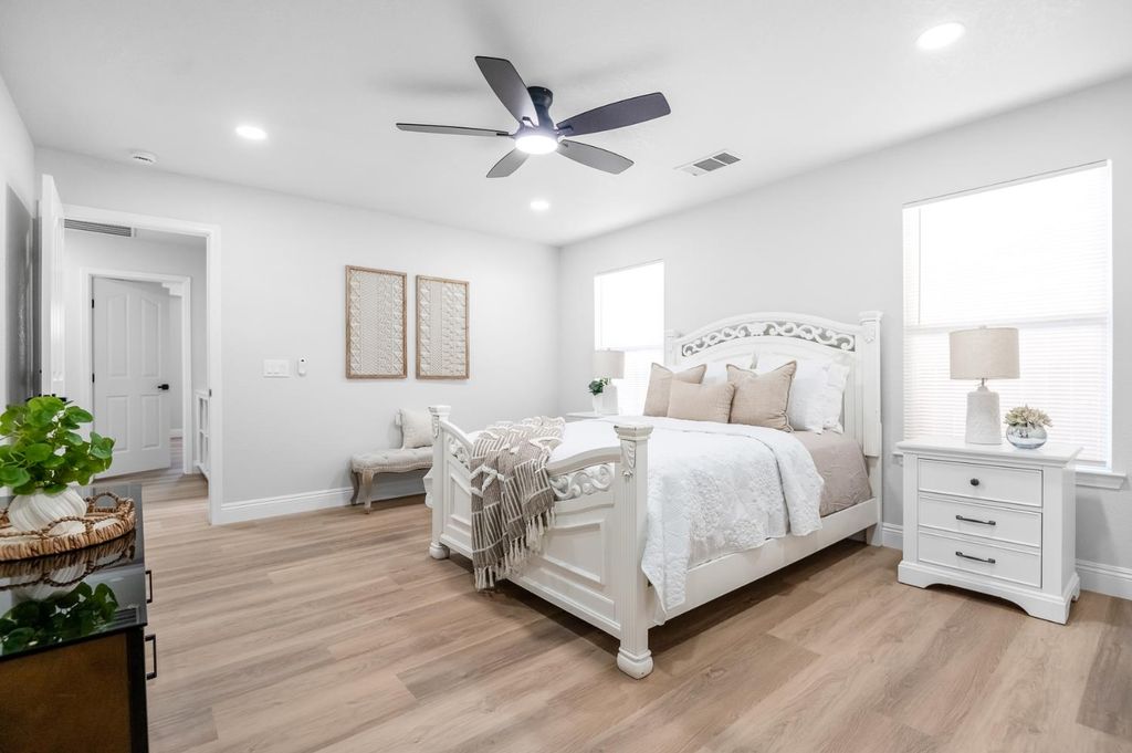 Image 9 of property listing at 1509 E Vine Court, Visalia, CA 93292