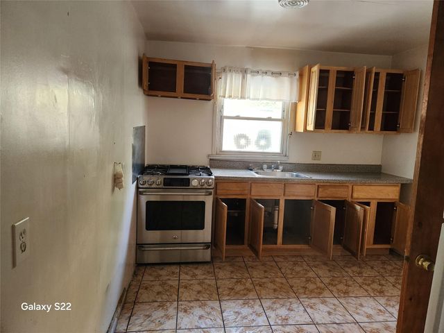 32 Yonkers Ave, Yonkers, NY 10701