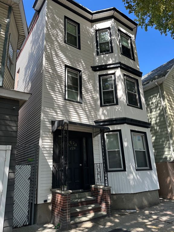 244 Chelsea Street 3, Boston, MA 02128