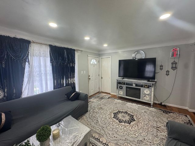 6388 NW Montrose Street NW, Detroit, MI 48228
