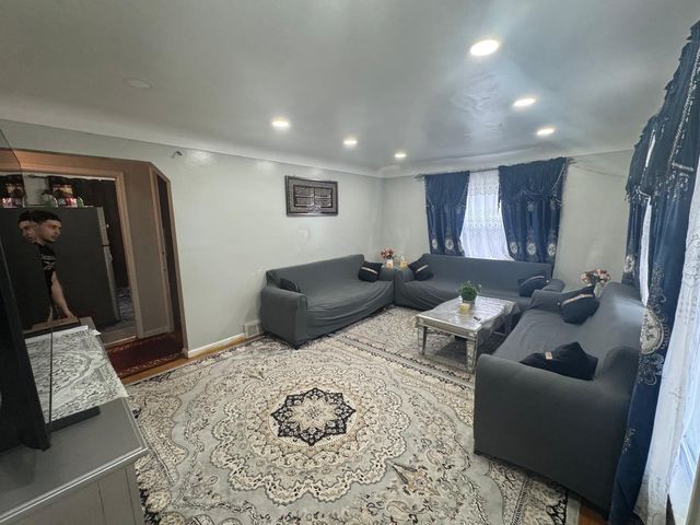 6388 NW Montrose Street NW, Detroit, MI 48228
