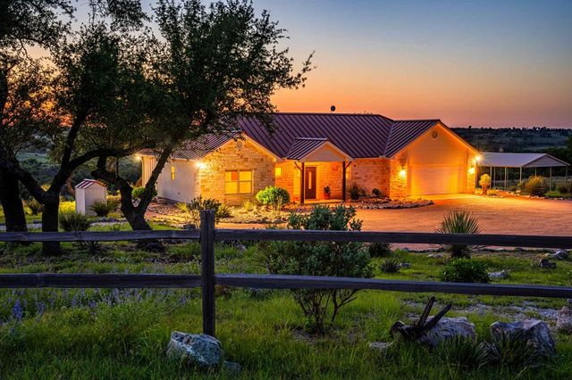 289 Scenic Outlook Trail, Fredericksburg, TX 78624