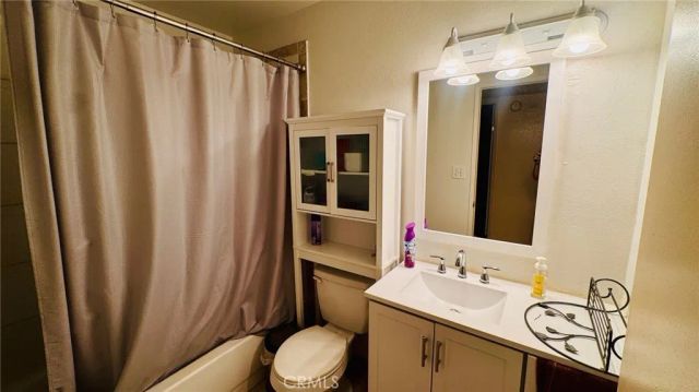 8700 Greenfield Park Drive, Bakersfield, CA 93307