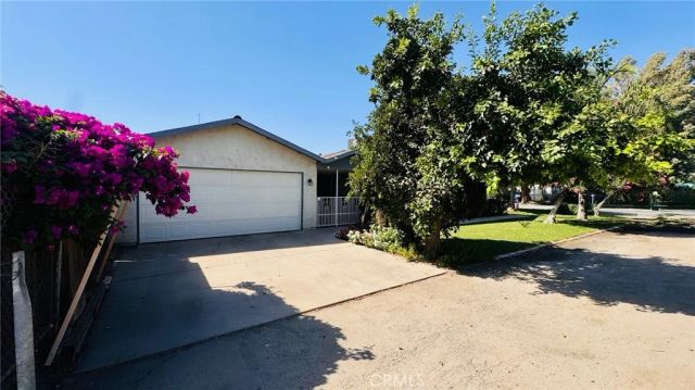 8700 Greenfield Park Drive, Bakersfield, CA 93307