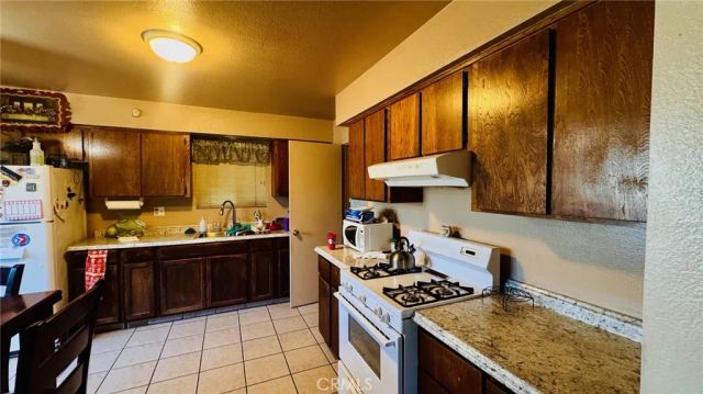 8700 Greenfield Park Drive, Bakersfield, CA 93307