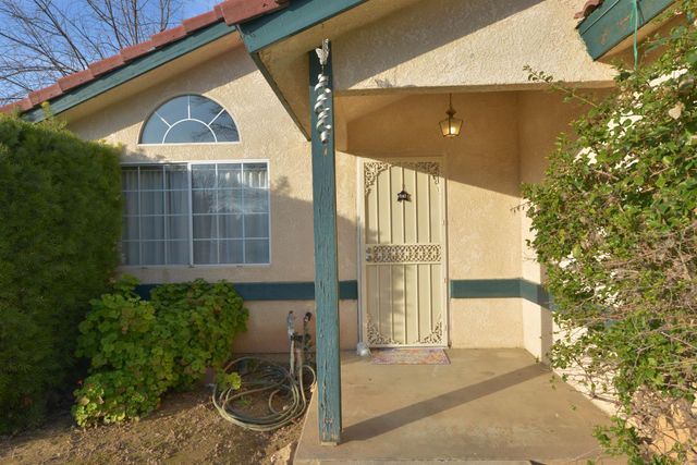 5572 W Sample Avenue, Fresno, CA 93722