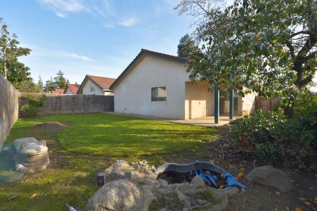 5572 W Sample Avenue, Fresno, CA 93722