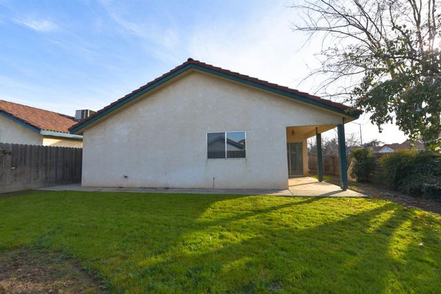 5572 W Sample Avenue, Fresno, CA 93722