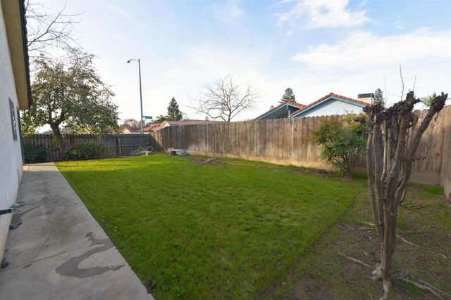 5572 W Sample Avenue, Fresno, CA 93722