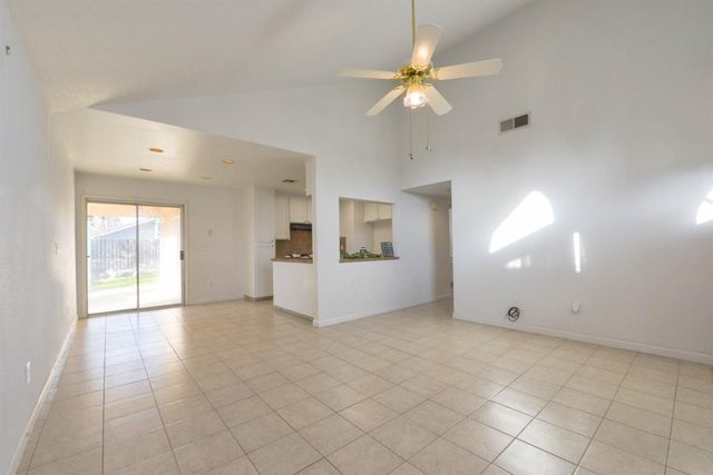 5572 W Sample Avenue, Fresno, CA 93722