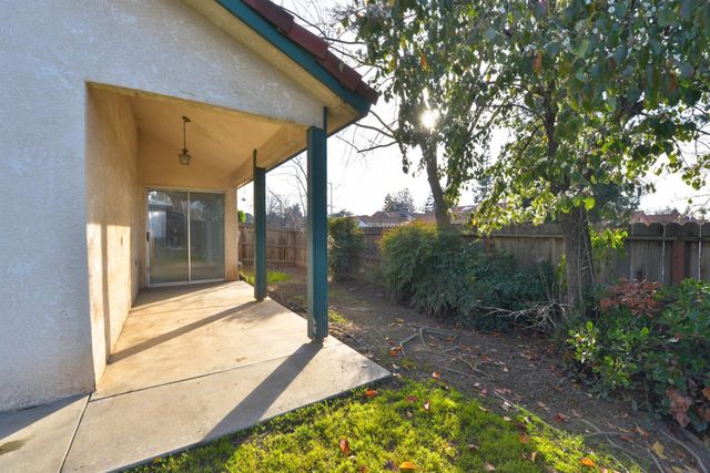 5572 W Sample Avenue, Fresno, CA 93722