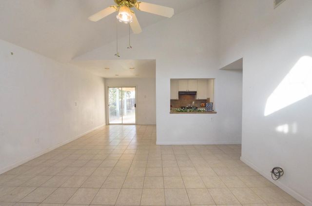 5572 W Sample Avenue, Fresno, CA 93722