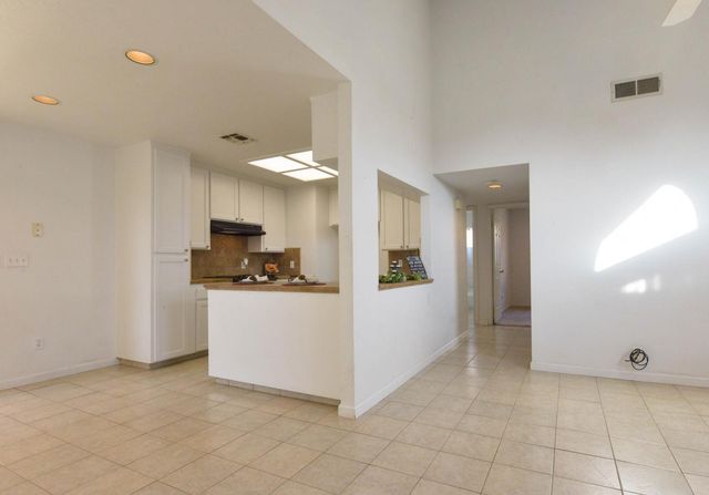 5572 W Sample Avenue, Fresno, CA 93722