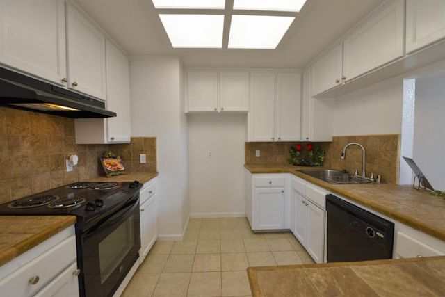 5572 W Sample Avenue, Fresno, CA 93722