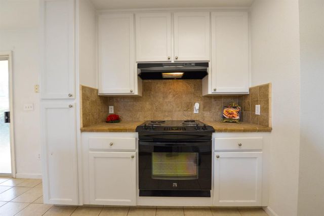 5572 W Sample Avenue, Fresno, CA 93722