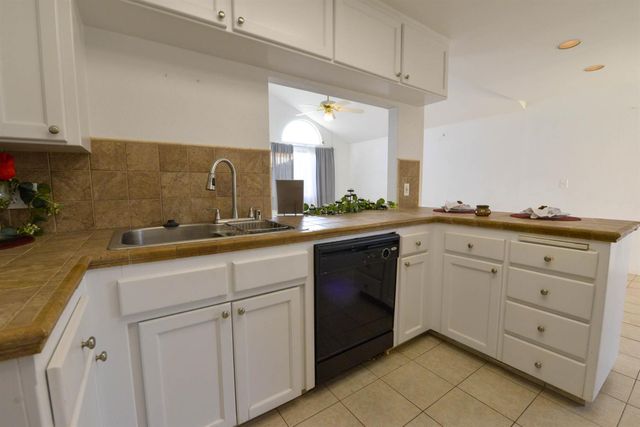 5572 W Sample Avenue, Fresno, CA 93722