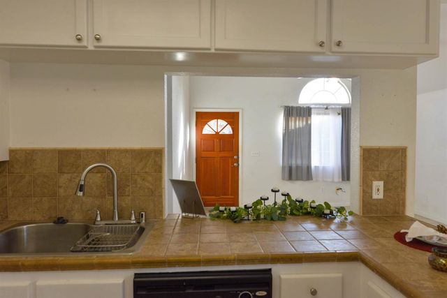 5572 W Sample Avenue, Fresno, CA 93722