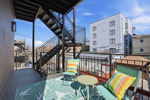 1325 N Artesian Avenue 3, Chicago, IL 60622