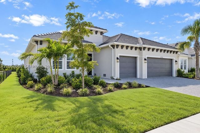 15756 Modena Street, Naples, FL 34114