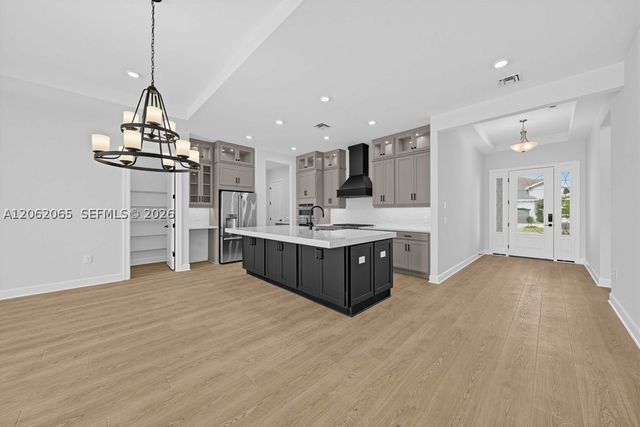 15756 Modena Street, Naples, FL 34114
