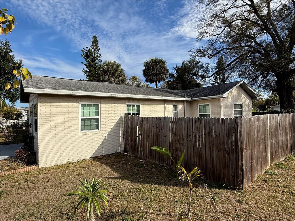 Image 3 of property listing at 3317 18TH STREET N, St Petersburg, FL 33713