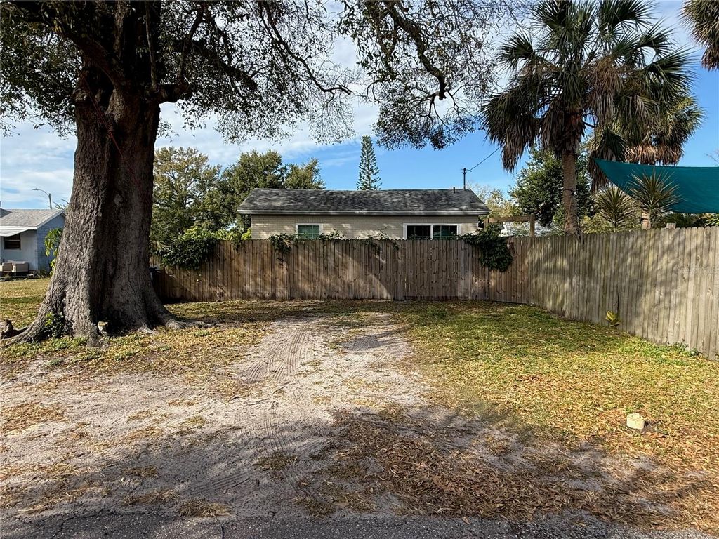Image 4 of property listing at 3317 18TH STREET N, St Petersburg, FL 33713