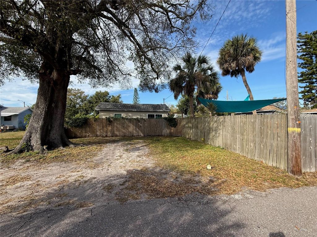 Image 5 of property listing at 3317 18TH STREET N, St Petersburg, FL 33713
