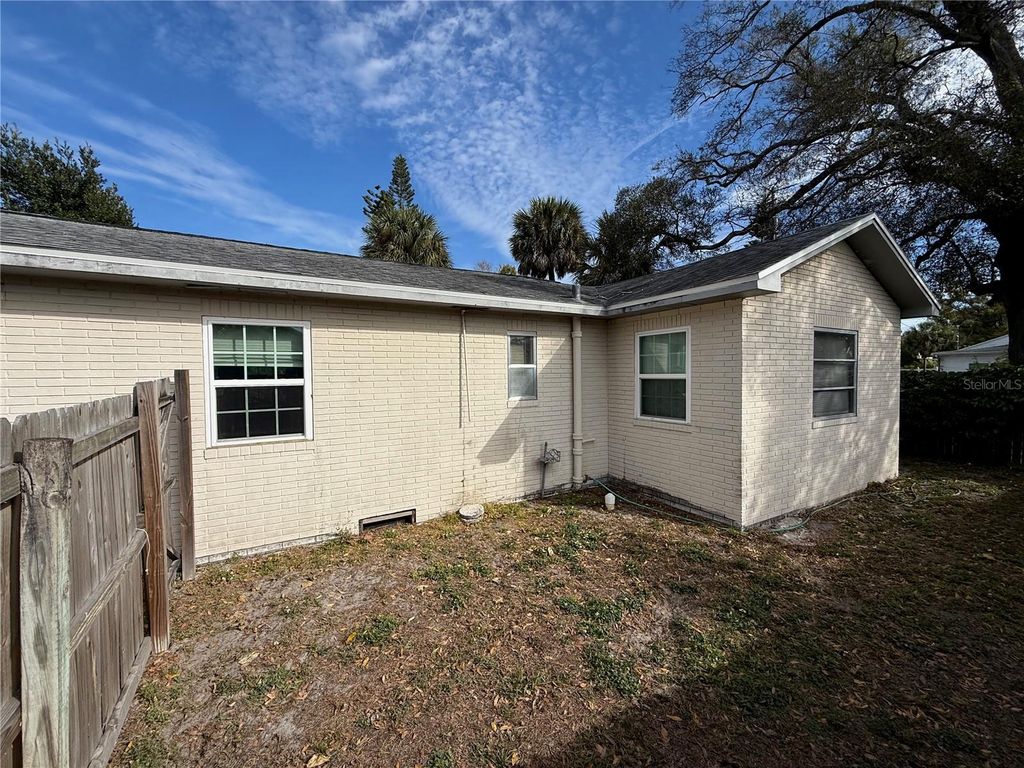 Image 6 of property listing at 3317 18TH STREET N, St Petersburg, FL 33713