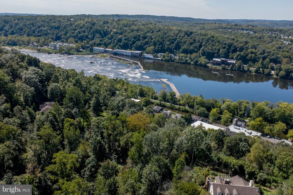 22 WEEDEN ST, LAMBERTVILLE, NJ 08530 — exterior