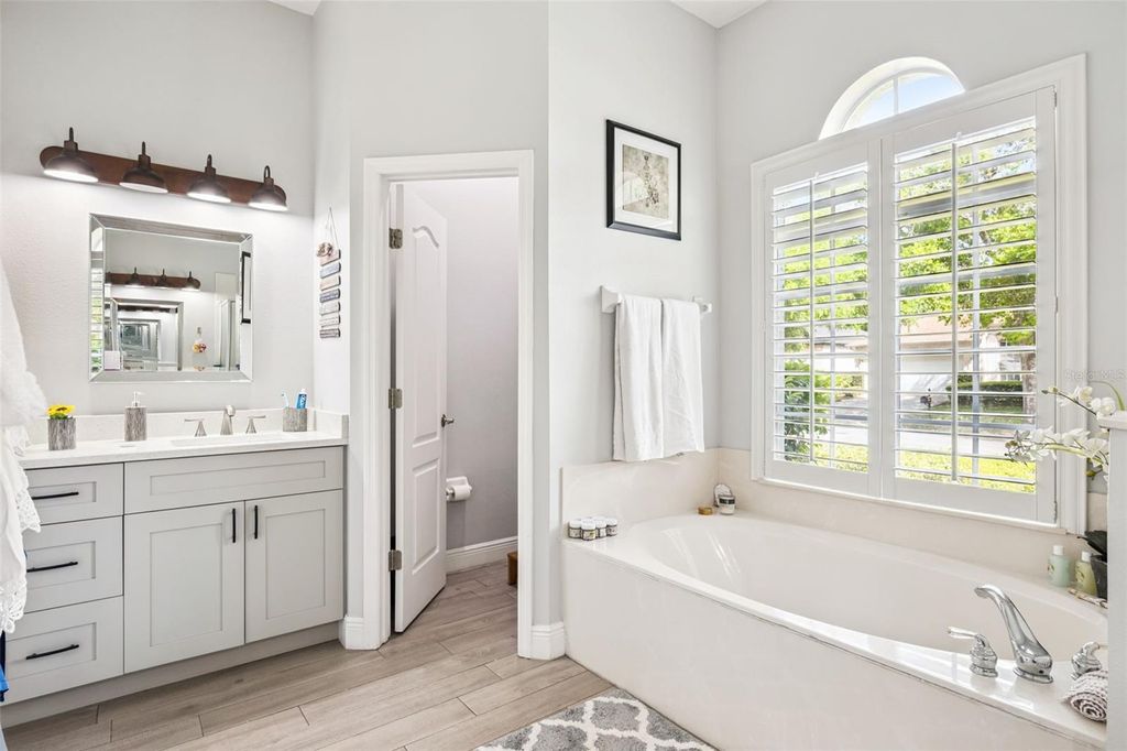 Image 15 of property listing at 7824 FERNLEAF DRIVE, Orlando, FL 32836