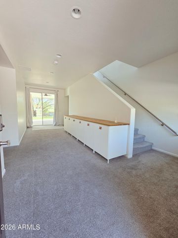 933 W MERCER Lane, Phoenix, AZ 85029