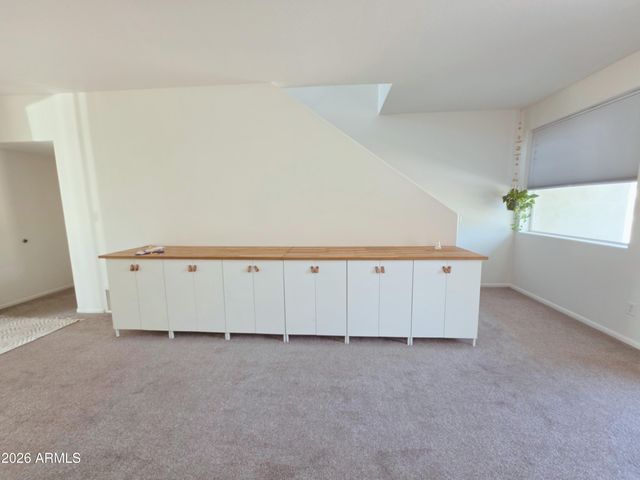 933 W MERCER Lane, Phoenix, AZ 85029