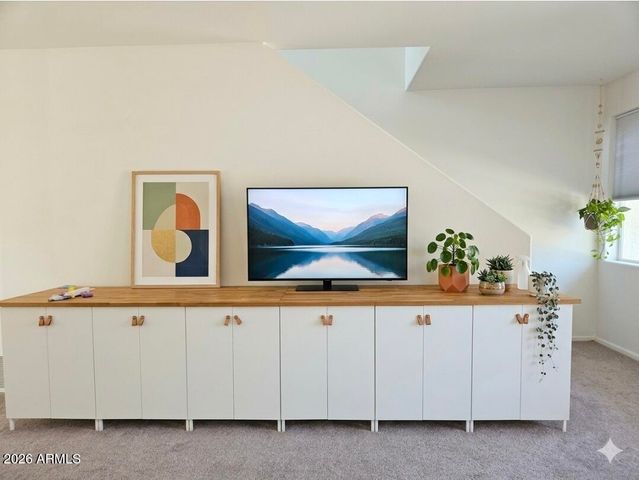 933 W MERCER Lane, Phoenix, AZ 85029