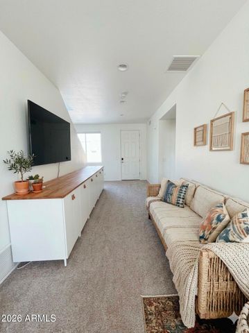 933 W MERCER Lane, Phoenix, AZ 85029