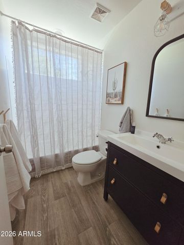 933 W MERCER Lane, Phoenix, AZ 85029