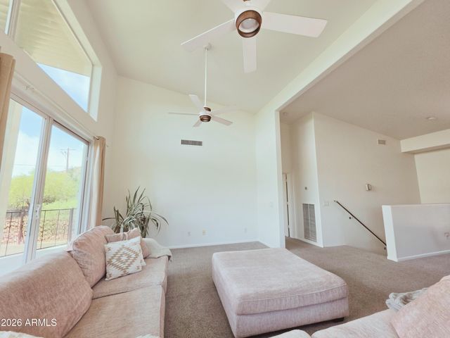 933 W MERCER Lane, Phoenix, AZ 85029