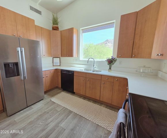 933 W MERCER Lane, Phoenix, AZ 85029