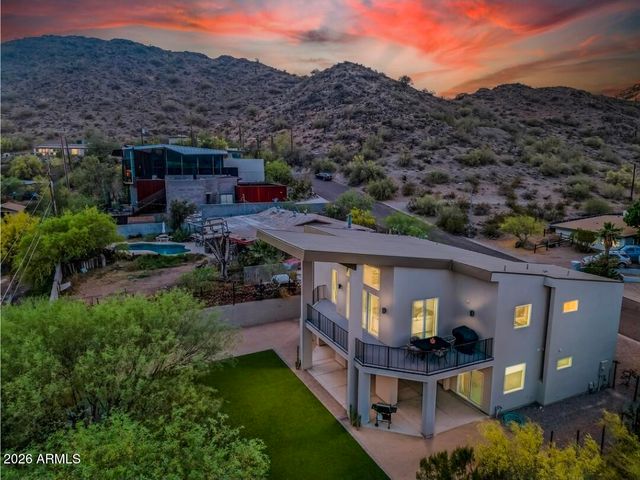 933 W MERCER Lane, Phoenix, AZ 85029